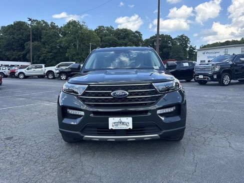 Used 2023 Ford Explorer XLT w/ Equipment Group 202A RWD image 2