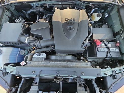 Used 2023 Toyota Tacoma TRD Sport w/ TRD Premium Sport Package AWD/4WD image 32