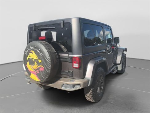 Used 2016 Jeep Wrangler Sahara AWD/4WD image 5