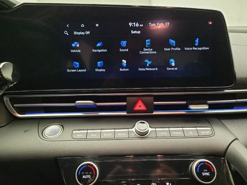 Used 2025 Hyundai Elantra SEL image 25