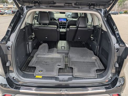 Used 2024 Toyota Highlander Platinum image 13