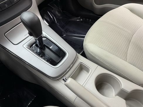 Used 2015 Nissan Sentra S image 28