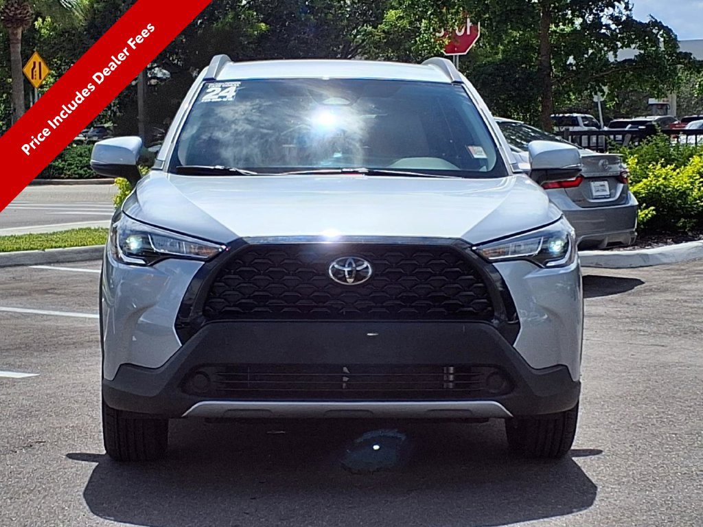 Used 2024 Toyota Corolla Cross LE FWD image 3
