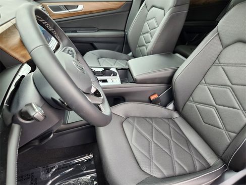 New 2025 Volkswagen Atlas SE image 5