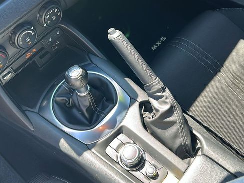 Used 2021 MAZDA MX-5 Miata RF Club image 15