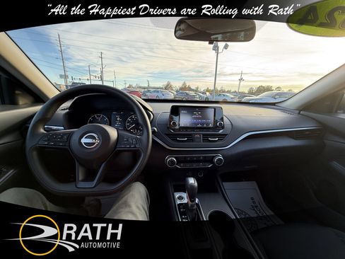 Used 2024 Nissan Altima 2.5 S image 15