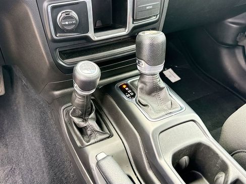 Used 2023 Jeep Wrangler Sport AWD/4WD image 18