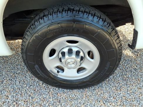 Used 2015 Chevrolet Express 2500 RWD image 15