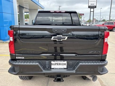 Used 2024 Chevrolet Silverado 2500 ZR2 w/ Technology Package AWD/4WD image 4