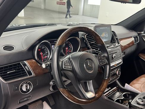 Used 2017 Mercedes-Benz GLS 550 4MATIC image 7