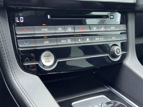 Used 2020 Jaguar F-PACE Prestige image 26