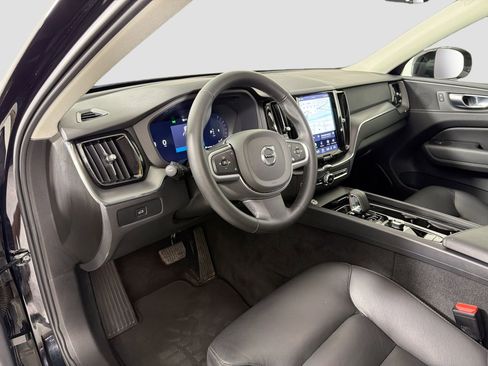 Used 2025 Volvo XC60 B5 Core AWD/4WD image 10