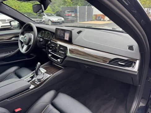 Used 2019 BMW 530i xDrive w/ M Sport Package AWD/4WD image 25