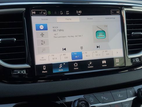 Used 2024 Chrysler Pacifica Touring-L image 25