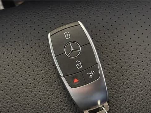 Used 2022 Mercedes-Benz GLC 300 GLC 300 image 45