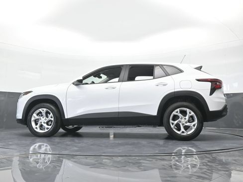 Used 2025 Chevrolet Trax LS w/ LS Convenience Package FWD image 56