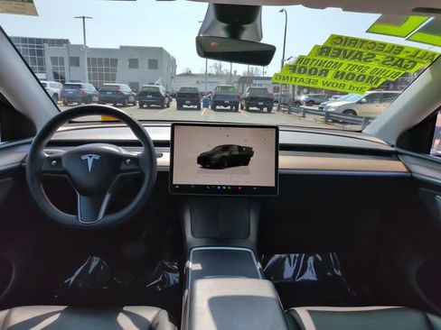 Used 2022 Tesla Model Y Long Range image 15