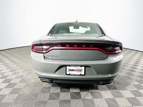 Used 2017 Dodge Charger SXT image 9