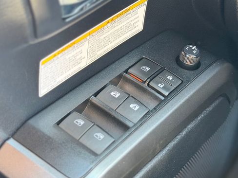 Used 2020 Toyota Tacoma TRD Off-Road w/ Technology Package image 19