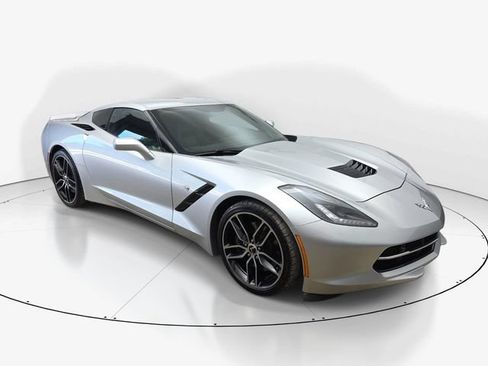 Used 2017 Chevrolet Corvette Stingray Coupe RWD image 3