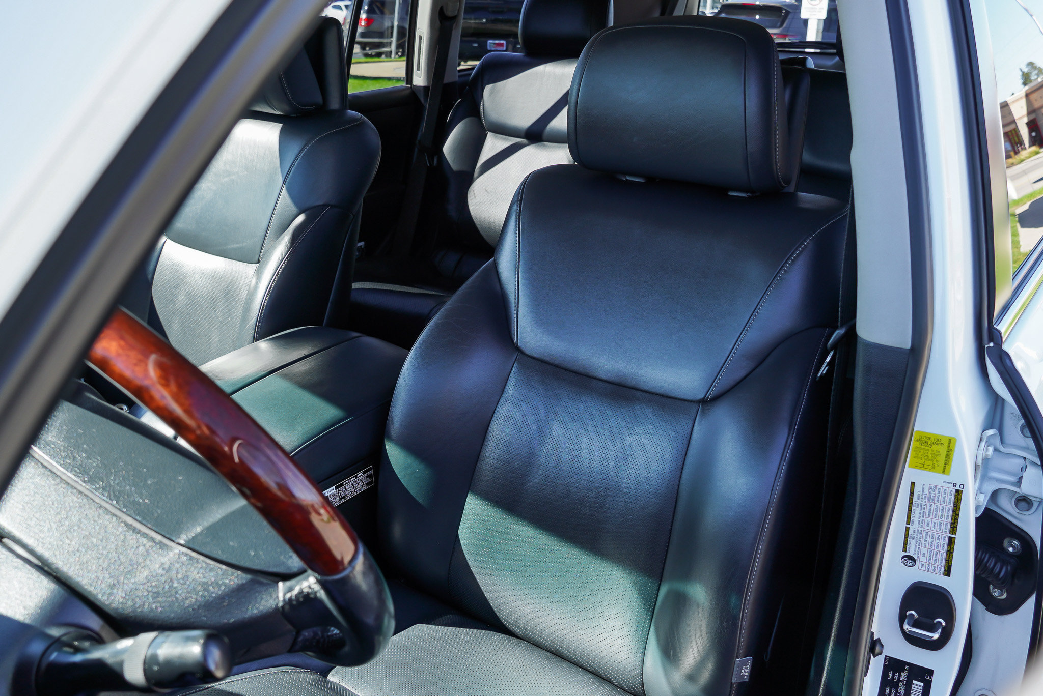 Used 2015 Lexus LX 570 4WD w/ Luxury Package image 23