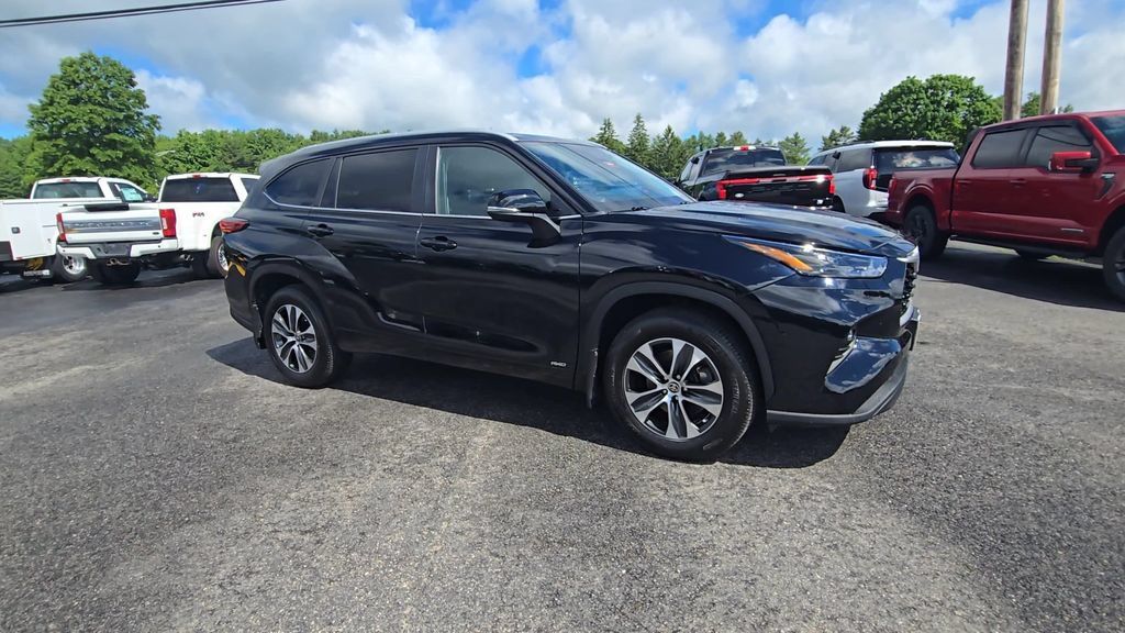 Used 2023 Toyota Highlander XLE AWD/4WD image 21