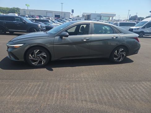 Used 2024 Hyundai Elantra Limited FWD image 8