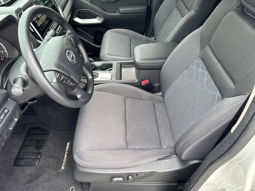 Used 2025 Nissan Frontier SV RWD image 23