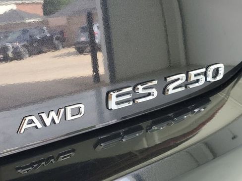 Used 2022 Lexus ES 250 w/ Premium Package image 9