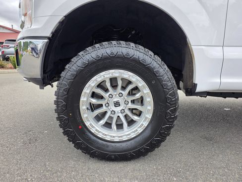 Used 2019 Ford F150 XLT w/ Equipment Group 302A Luxury AWD/4WD image 10