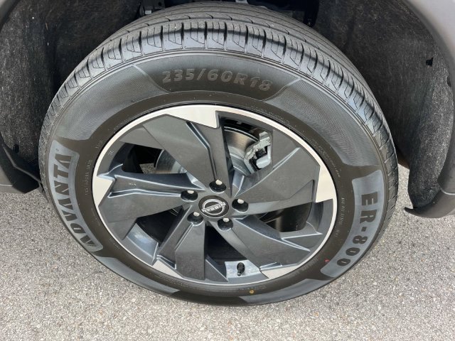 Used 2024 Nissan Rogue SV AWD/4WD image 11