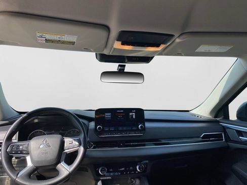 Used 2023 Mitsubishi Outlander SE AWD/4WD image 6