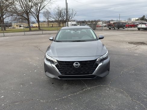 Used 2025 Nissan Sentra SV w/ Trunk Package image 2