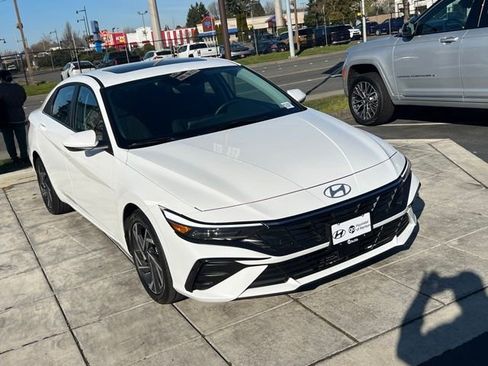 Certified 2025 Hyundai Elantra SEL FWD image 7