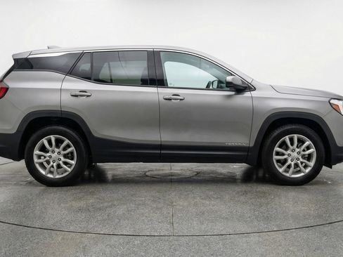 Used 2024 GMC Terrain SLT AWD/4WD image 11