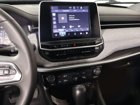 Used 2025 Jeep Compass Latitude AWD/4WD image 5