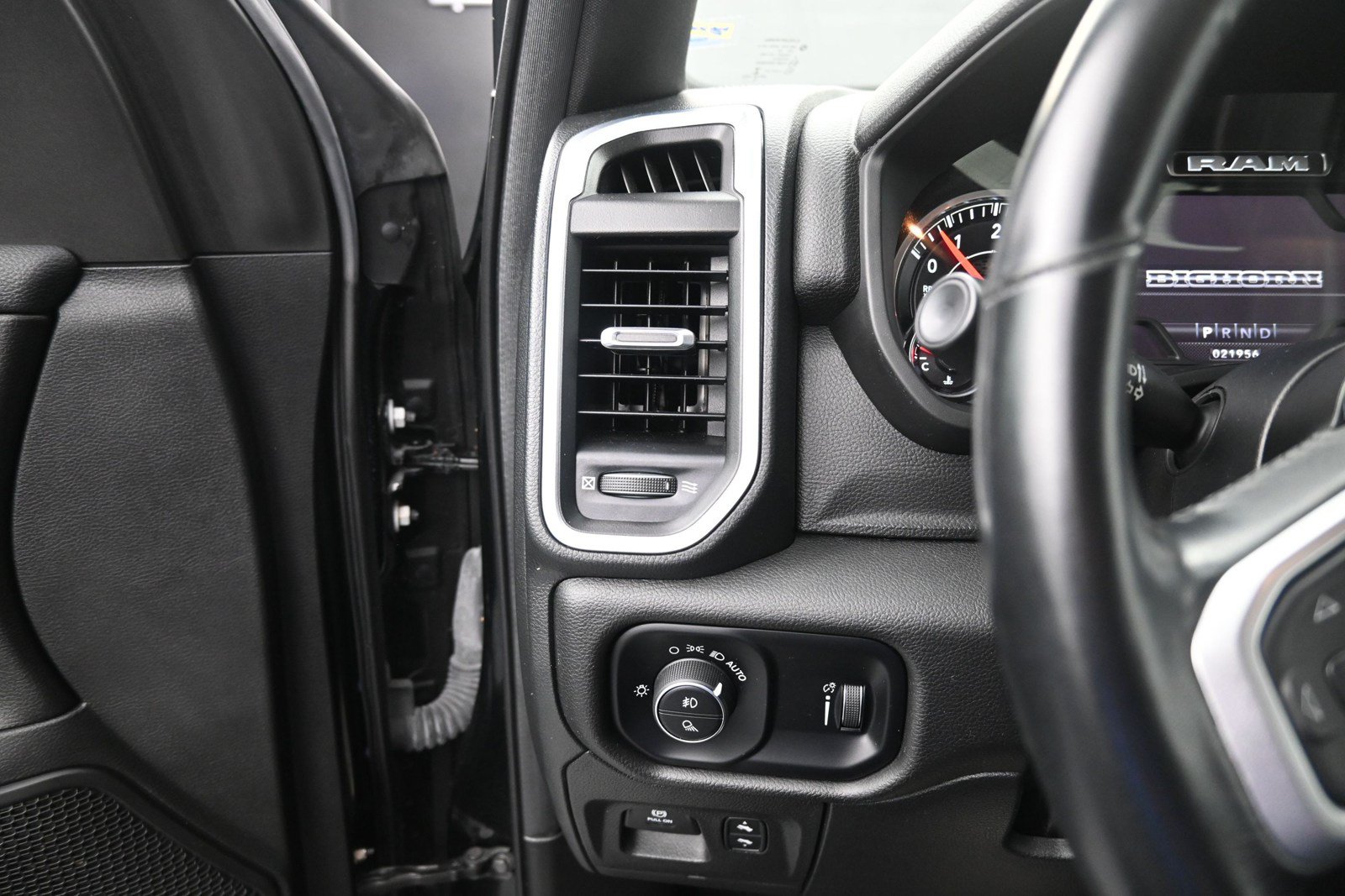 Used 2023 RAM 1500 Big Horn RWD image 28