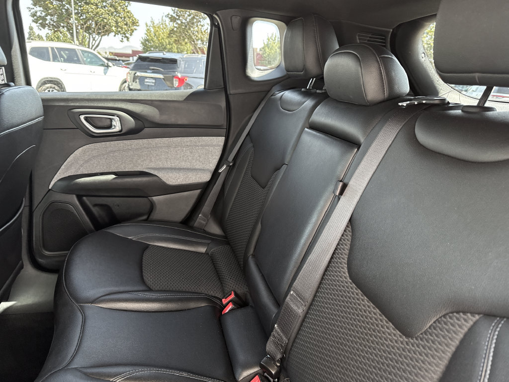 Used 2024 Jeep Compass Latitude AWD/4WD image 18