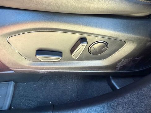 Used 2023 Ford Explorer XLT w/ Equipment Group 202A image 22