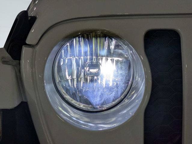 Certified 2022 Jeep Gladiator Sport AWD/4WD image 9