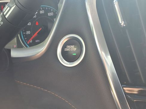 Used 2021 Chevrolet Traverse LT FWD image 16