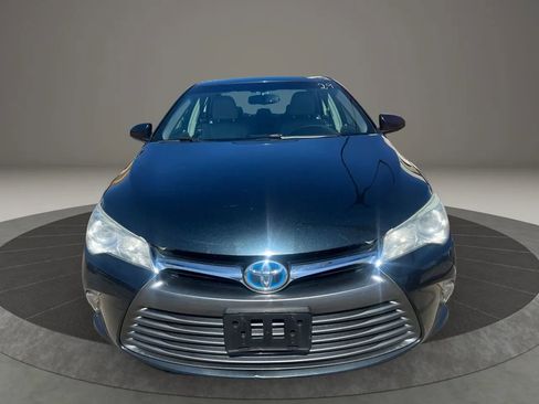 Used 2017 Toyota Camry XLE w/ Moonroof Package image 2