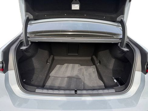 Used 2023 BMW 740i image 10