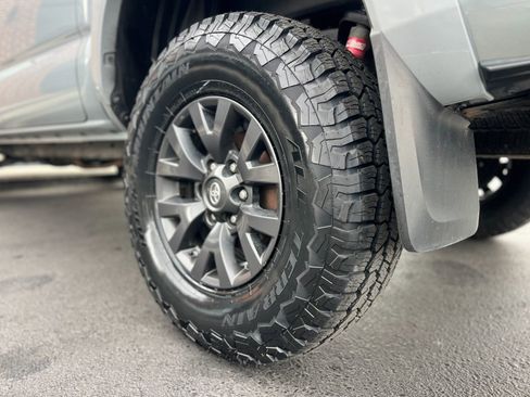 Used 2019 Toyota Tacoma TRD Sport image 29