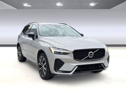 Used 2023 Volvo XC60 B5 Plus w/ Climate Package AWD/4WD image 7