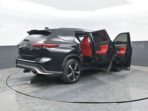 Used 2022 Toyota Highlander XSE image 29
