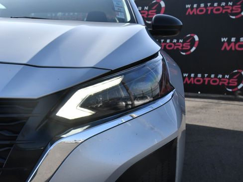 Used 2024 Nissan Altima 2.5 SV FWD image 11