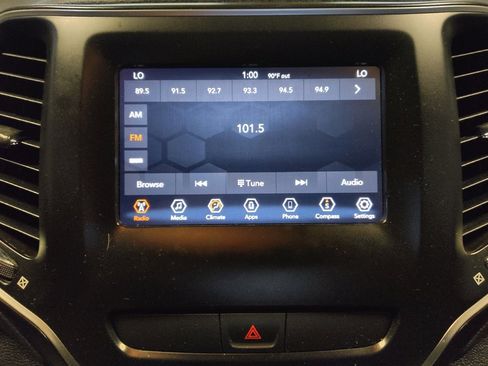 Used 2019 Jeep Cherokee Latitude Plus w/ Comfort/Convenience Group image 25