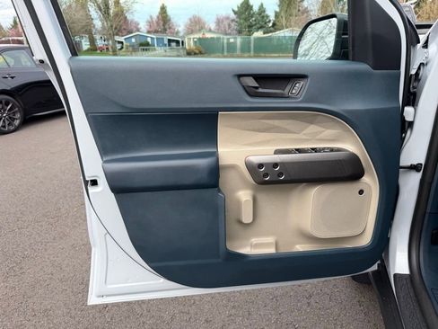 Used 2025 Ford Maverick Lariat w/ 4K Tow Package image 12