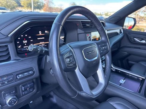 Used 2022 GMC Yukon Denali w/ Denali Premium Package image 28